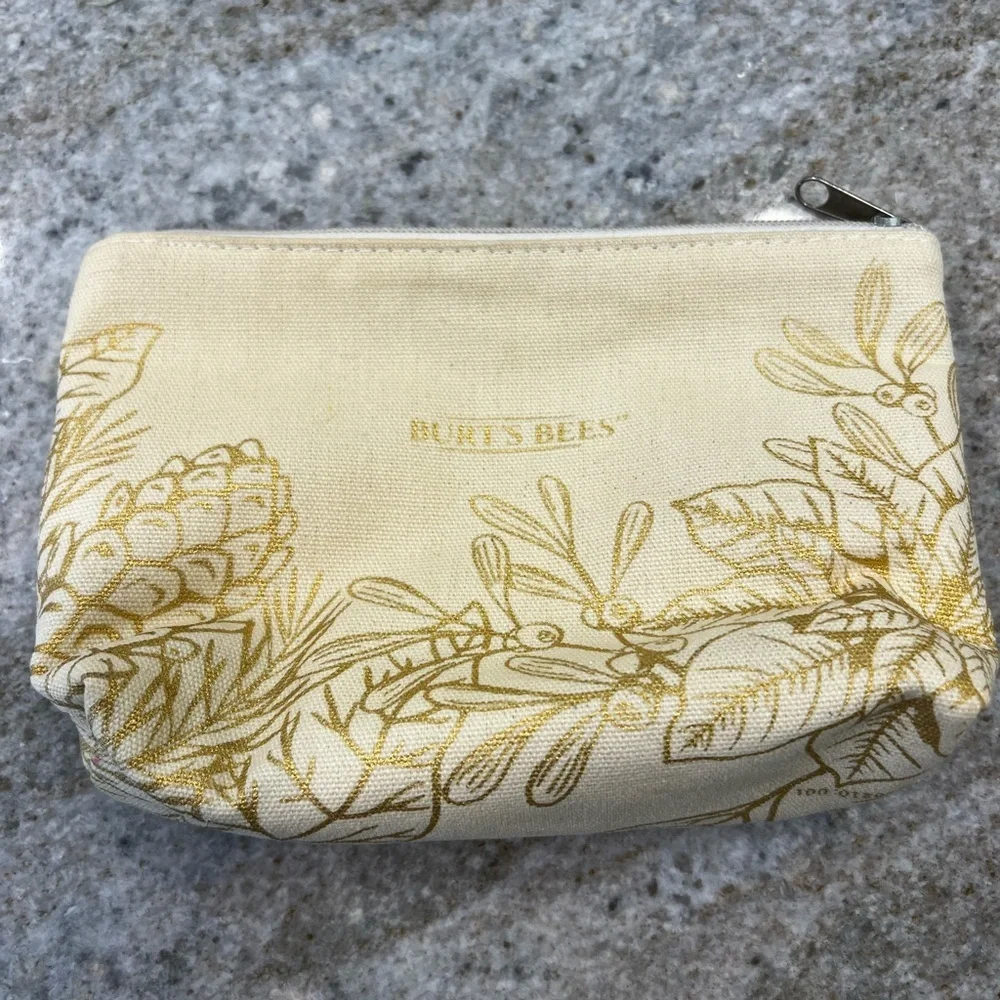 Burt’s Bees 3 Piece Travel Essential Kit lip Balm Hand cream Face Wash